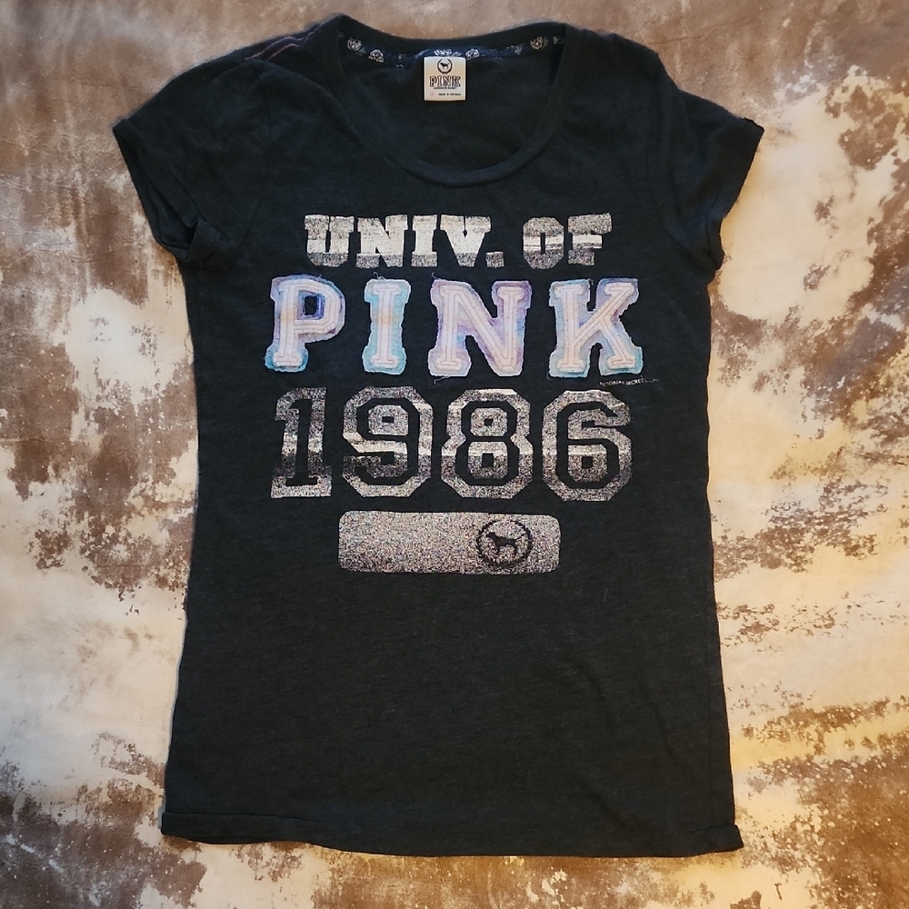 Vintage Y2K Pink VS Gray and Blue Graphic Tee. Size: M